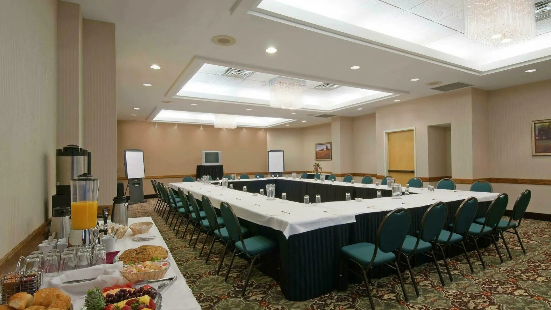 Holiday Inn Ottawa East By Ihg 4*,